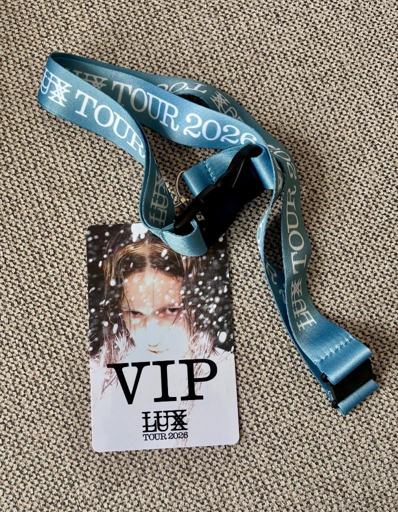 Rare VIP Merchandise – Rosalía LUX Tour 2026, Eén persoon, April