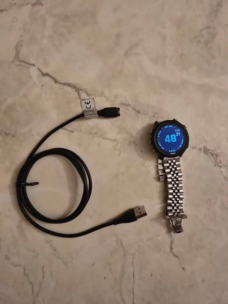 Garmin Forerunner 245 Smartwatch met metalen band en oplader, Gebruikt, Garmin, Ophalen of Verzenden, Waterdicht