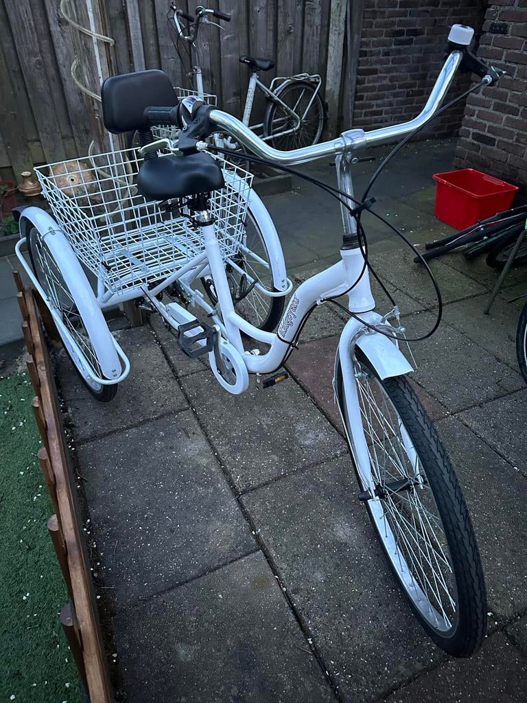 Witte driewielfiets, Ophalen of Verzenden, Zo goed als nieuw