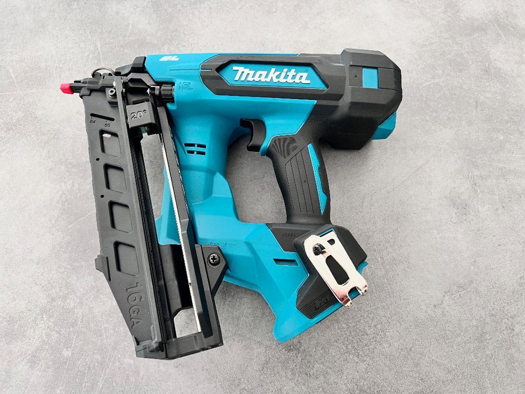 MAKITA 18V ACCU AFWERKTACKER DBN610ZJ BRADTACKER 32-64mm 16G, Ophalen of Verzenden, Nieuw, 50 tot 100 mm, Overige typen