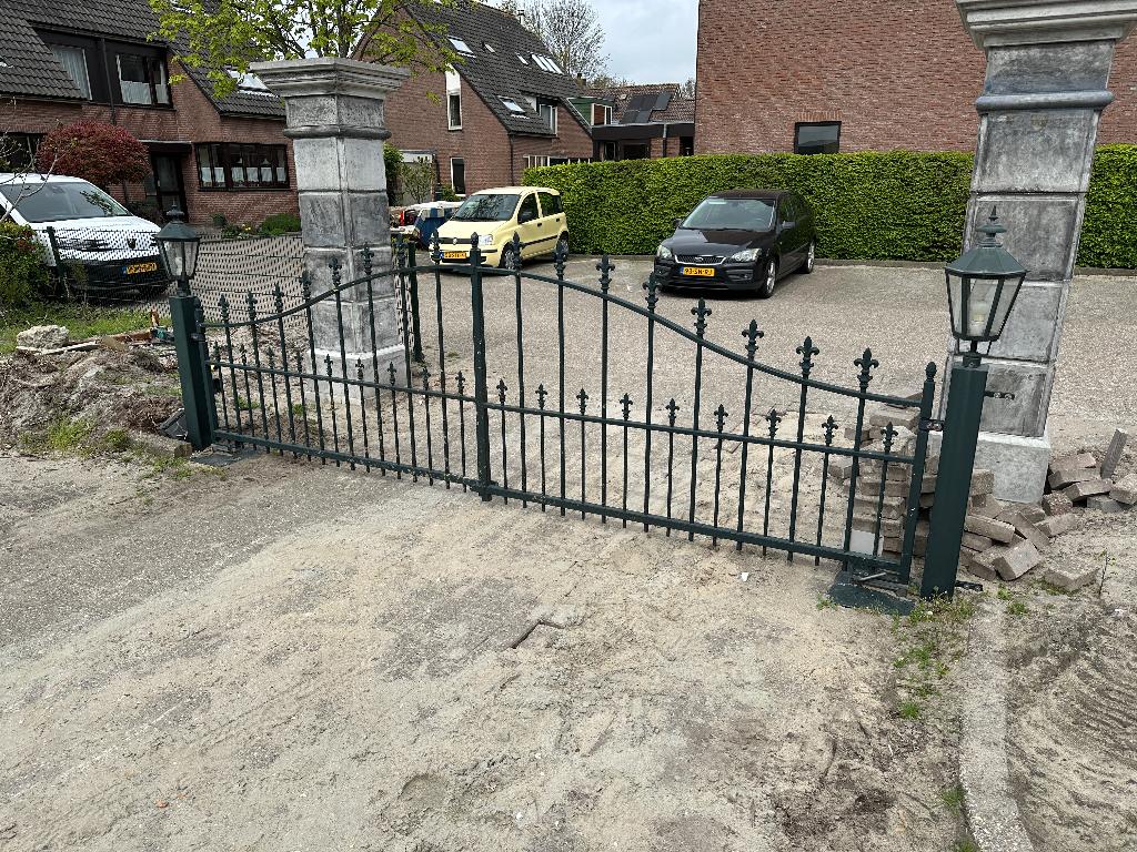 Sierhekwerk inrit tuinpoort Elektrisch Met loophek, Ophalen, Gebruikt, 150 tot 200 cm, Hout