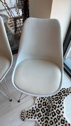 2 Witte Loods5 Eettafelstoelen met zilver onderstel, Huis en Inrichting, Tafels | Eettafels, Ophalen, Kunststof, Gebruikt, 50 tot 100 cm