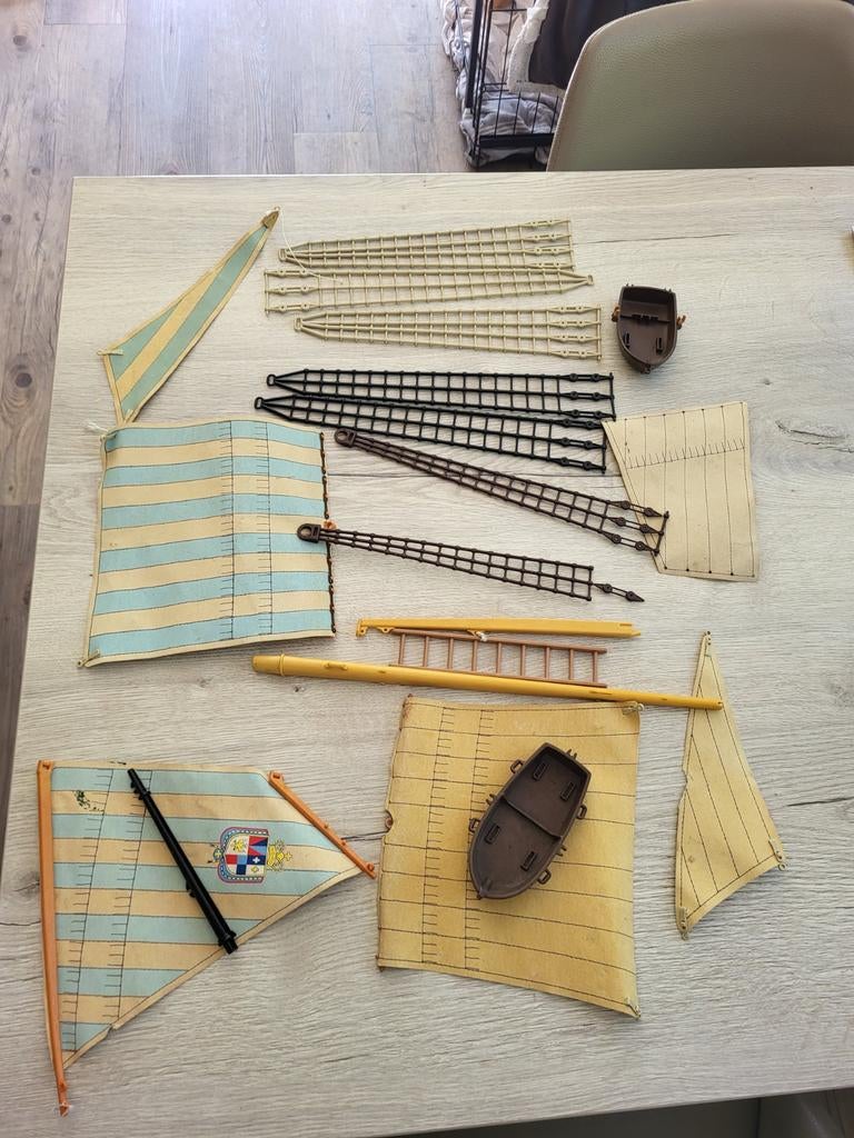 Oude Playmobil piraten onderdelen jaren '70, zeilen, bootjes, Ophalen of Verzenden