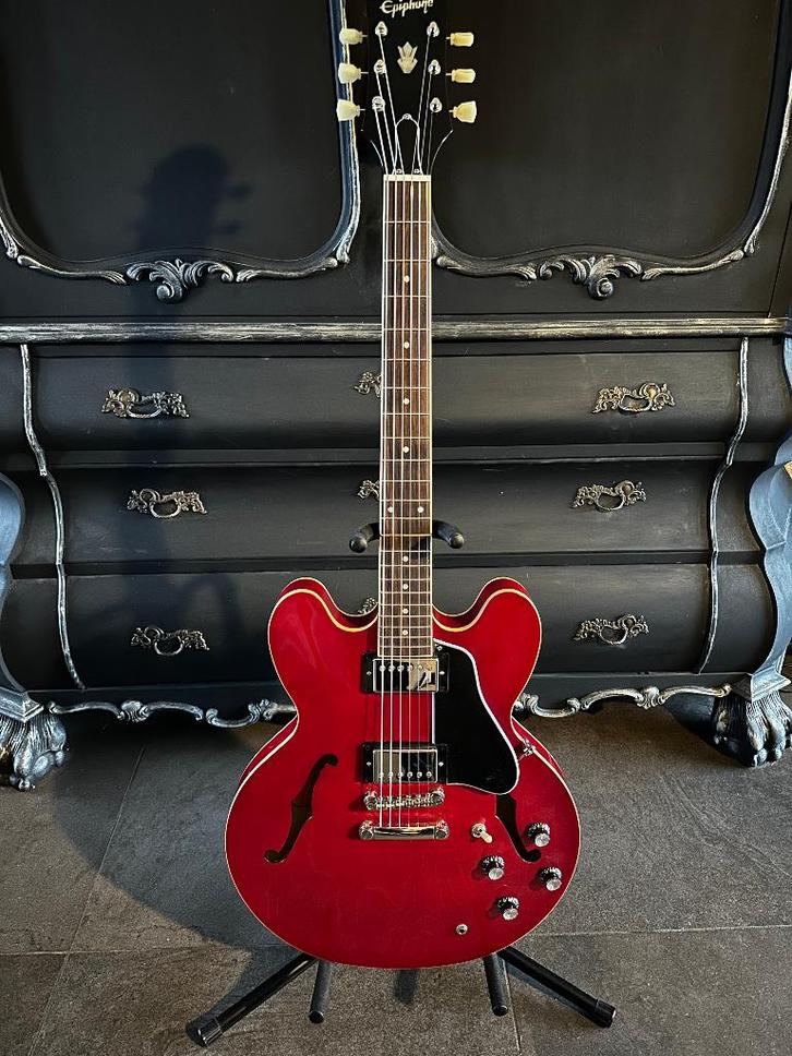 Epiphone ES-335 Cherry inspired by Gibson, Muziek en Instrumenten, Snaarinstrumenten | Gitaren | Elektrisch, Zo goed als nieuw