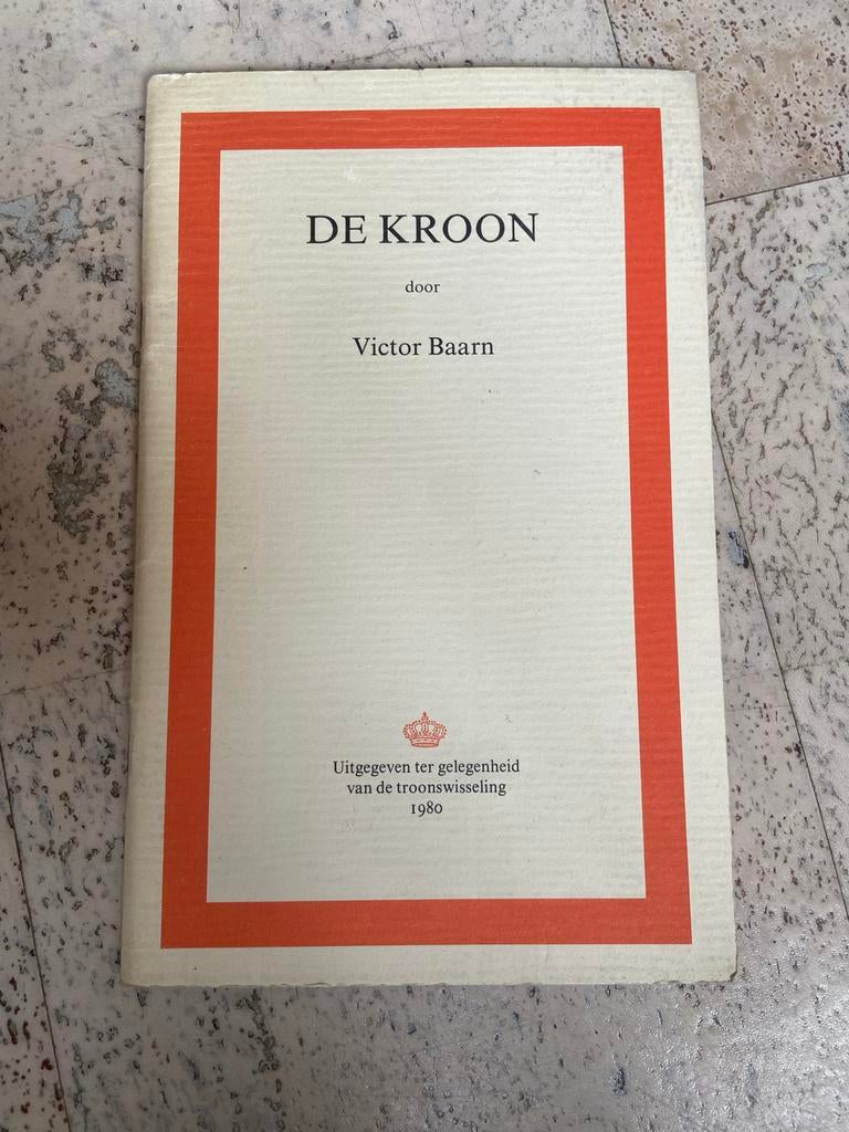 De Kroon - Victor Baarn, Troonswisseling 1980, Ophalen of Verzenden, Gelezen, Politiek en Staatkunde, Nederland