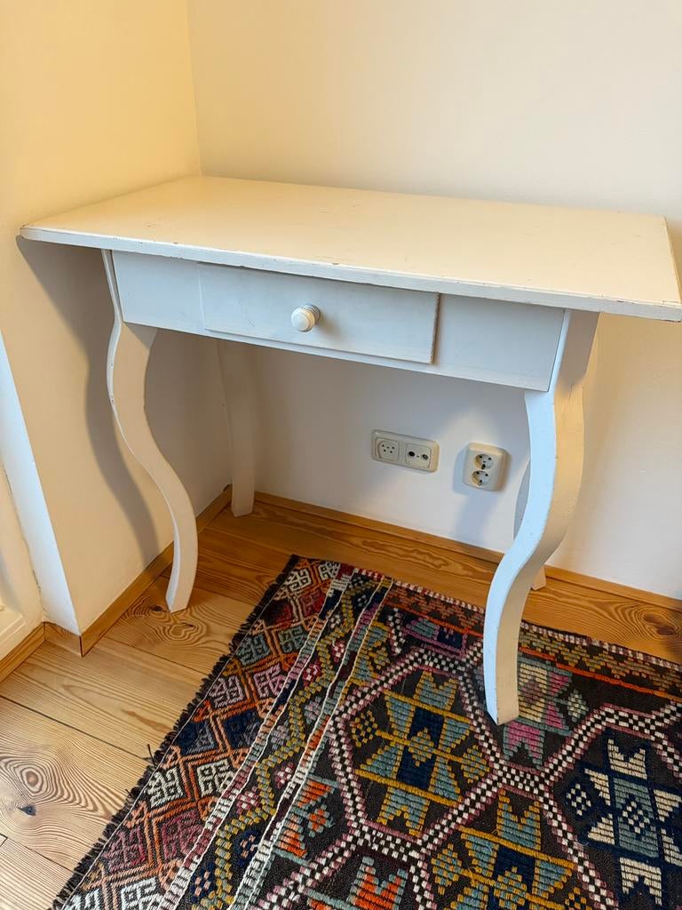 Mooi wit tafeltje, Huis en Inrichting, Tafels | Sidetables, 50 tot 100 cm, Overige houtsoorten, Antiek, Ophalen