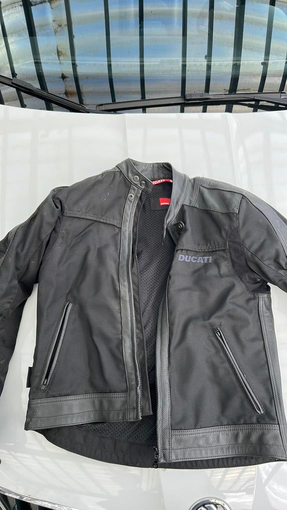 Ducati zomerjas protectie, Ophalen of Verzenden, Zo goed als nieuw, Maat 52/54 (L), Zwart