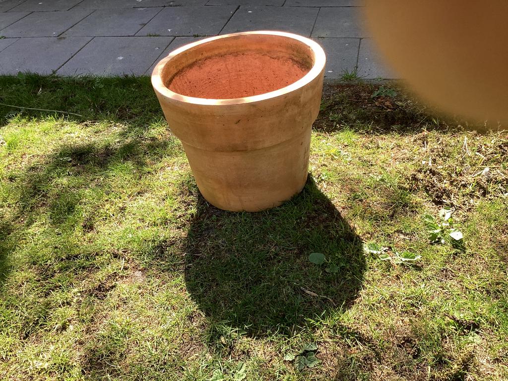 Grote zware plantenpot bloempot terracotta terra cotta, Tuin en Terras, Bloempotten, Rond, Zo goed als nieuw, Minder dan 40 cm