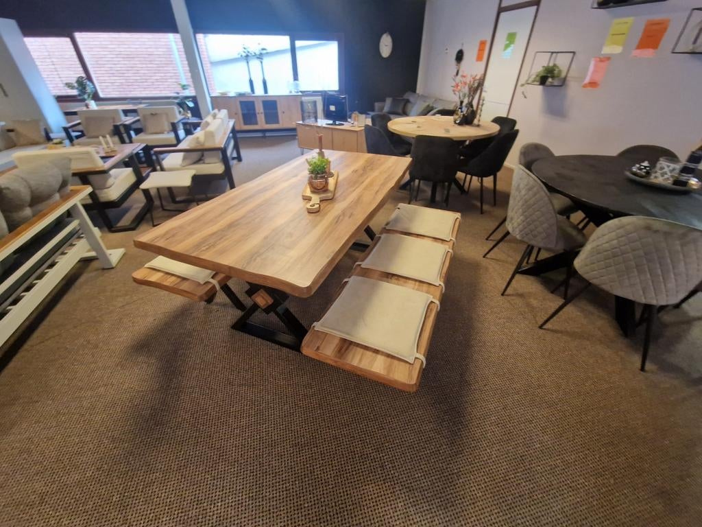 Complete inventaris meubelzaak, Ophalen