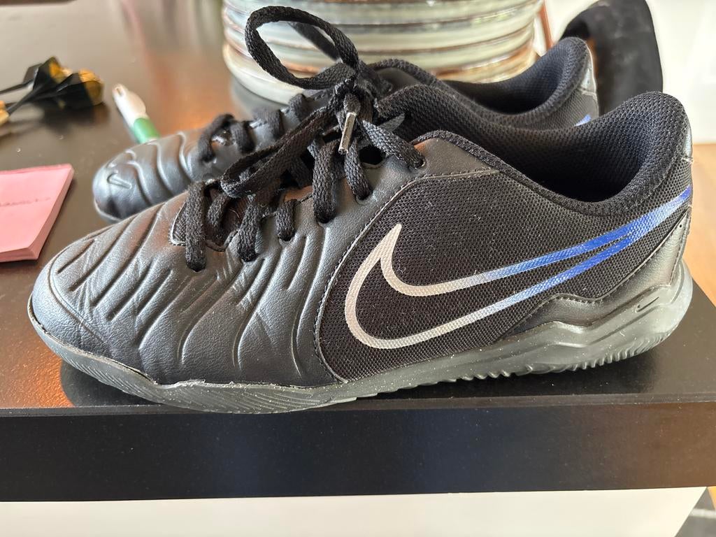 Nike Zaalvoetbalschoenen - Maat 37,5, Ophalen, Maat XS of kleiner, Schoenen, Zo goed als nieuw