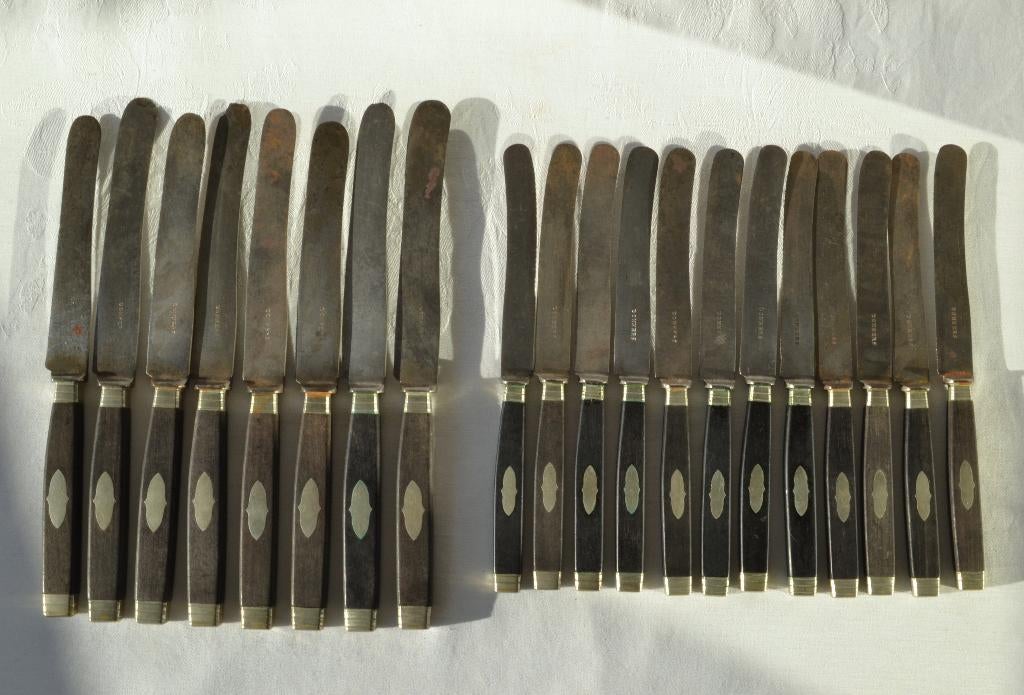 20 antieke tafelmessen, Messen set met houten heft – Donkers, Ophalen of Verzenden