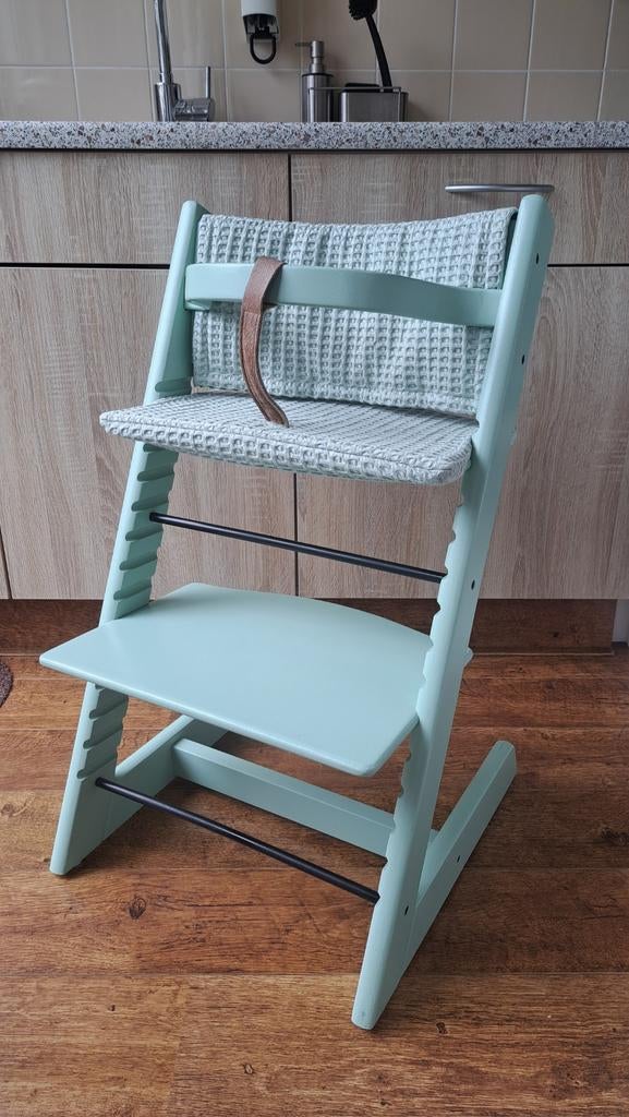 Twee Tripp Trapp stoelen - oud model. Per stuk te koop, Kinderen en Baby's, Kinderstoelen, Ophalen, Gebruikt, Meegroeistoel