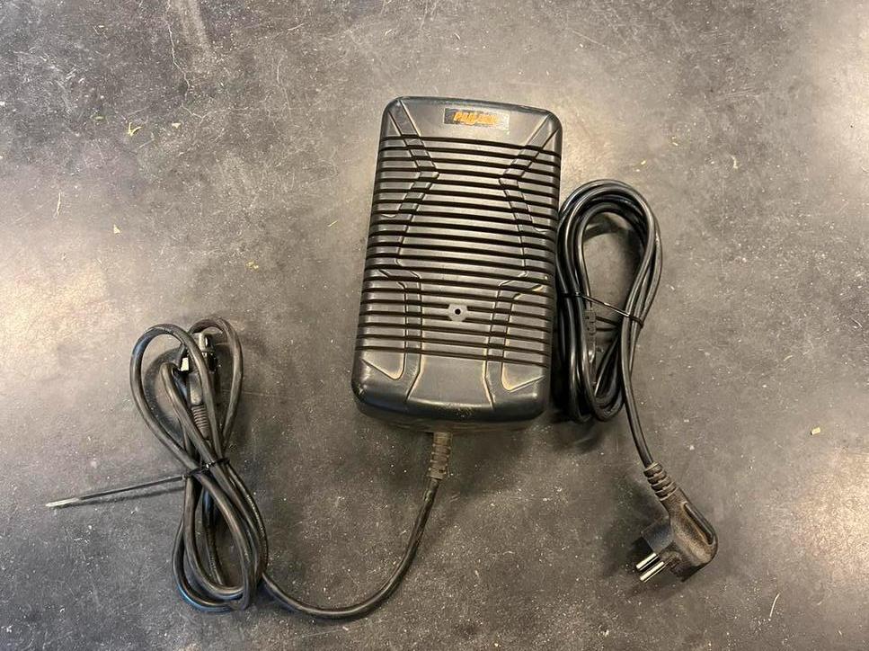 Pellenc oplader 3.0A ULIB accu’s CB5030HV, Ophalen of Verzenden, Gebruikt, Overige soorten