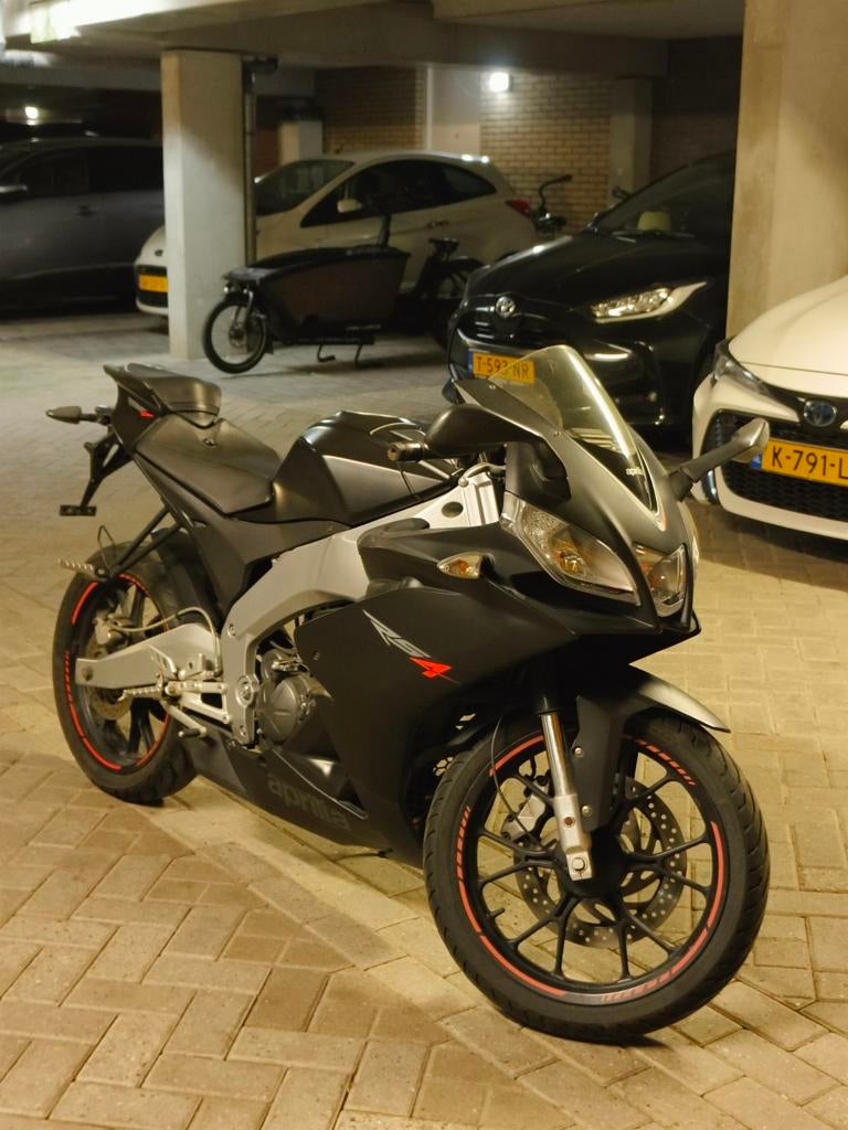Aprilia RS4 50/125 kappenset mat zwart - gebruikt, Fietsen en Brommers, Ophalen, Gebruikt, Kap, Aprilia