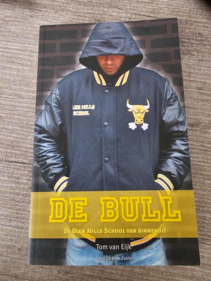 De Bull: De Glen Mills School van Binnenuit - Tom van Eijk, Boeken, Overige Boeken, Gelezen, Ophalen of Verzenden