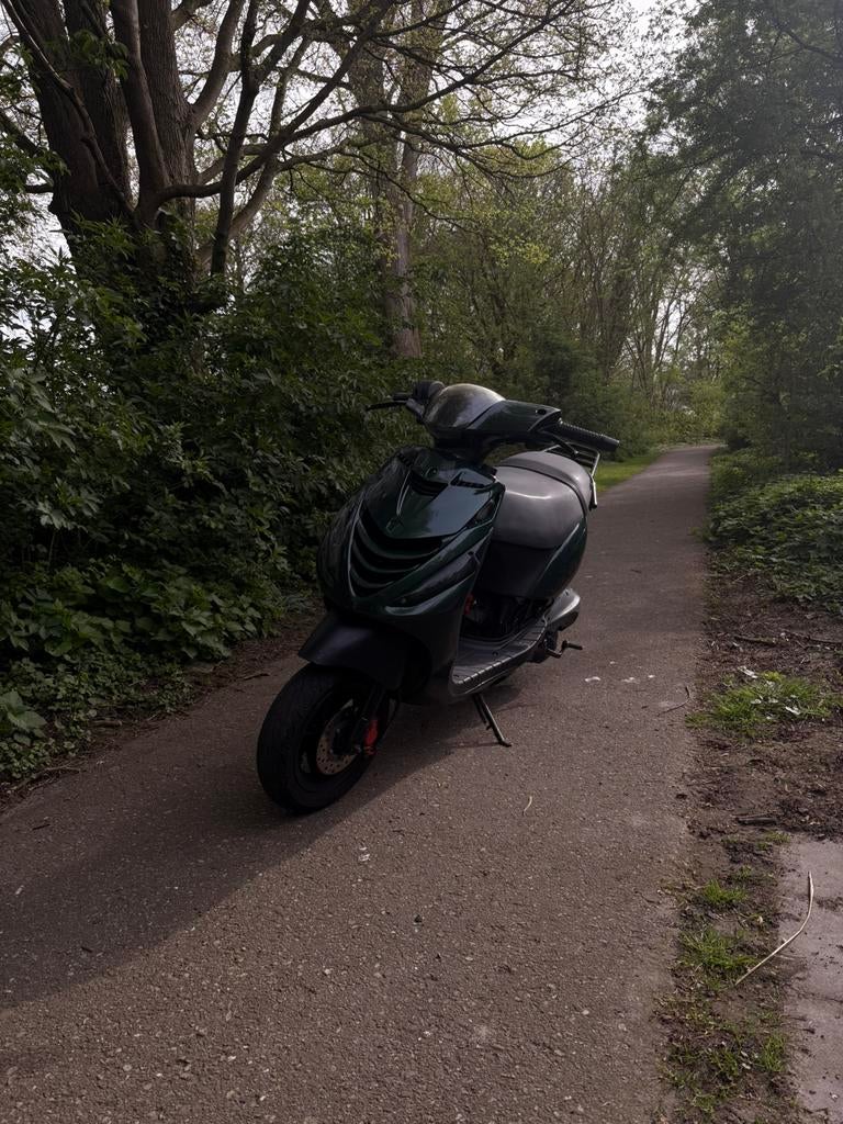 Zip 2000 150cc lc, Fietsen en Brommers, Scooters | Piaggio, Zo goed als nieuw, Zip, Benzine, Ophalen
