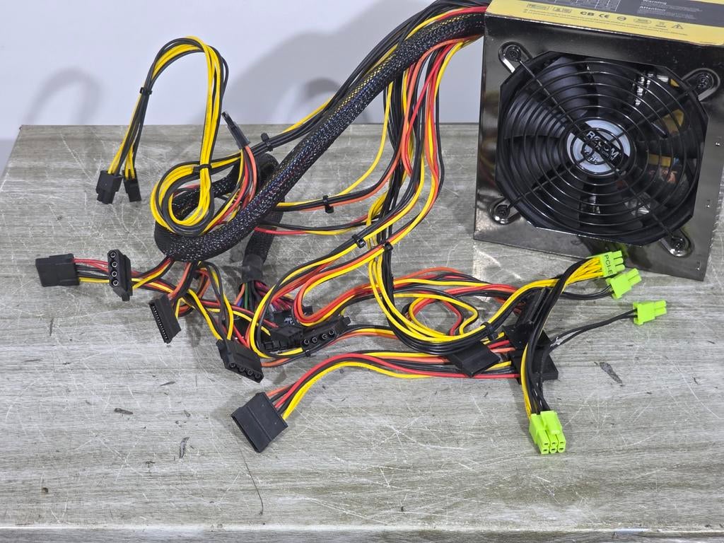 Recom 600w max voeding psu power supply pe-600plus, Computers en Software, Ophalen of Verzenden, Gebruikt