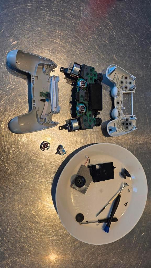 Defecte PS4 controller met nieuwe micro joysticks, Spelcomputers en Games, Spelcomputers | Sony PlayStation Consoles | Accessoires