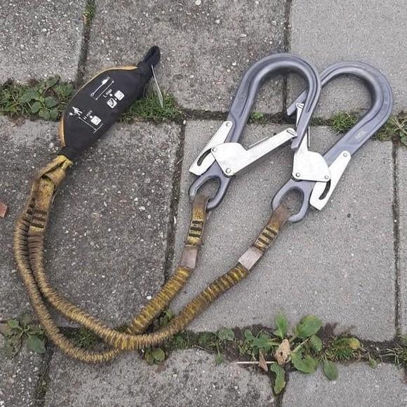 Petzl Absorbing Lanyard met haken (valbeveiliging), Sport en Fitness, Klimsport, Ophalen, Gebruikt, Klimsport-accessoire