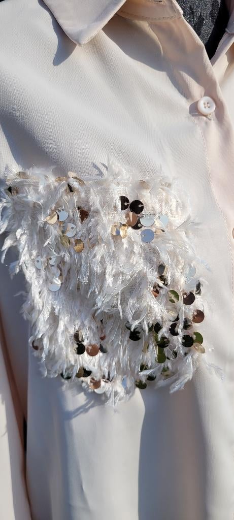 UNIKA creme blouse met leuke veertjes maat L Nieuw, Kleding | Dames, Beige, Maat 42/44 (L), Nieuw, Ophalen of Verzenden