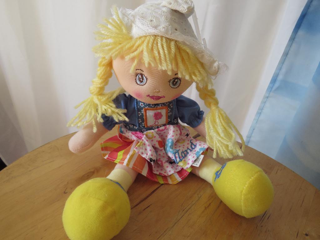 nieuwe stoffen holland souvenir pop 32 cm, Antiek en Kunst, Curiosa en Brocante, Ophalen of Verzenden