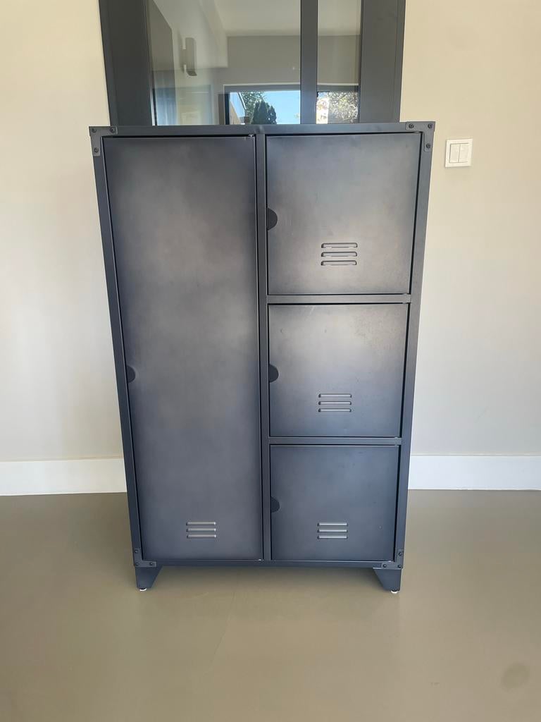 Metalen lockerkast Karwei - Zo goed als nieuw, Ophalen, Zo goed als nieuw