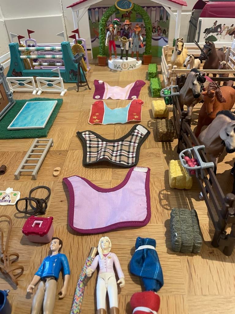 Grote Schleich Paardenset: Stal, Figuren, Auto & Accessoires, Ophalen of Verzenden, Gebruikt, Jongen of Meisje