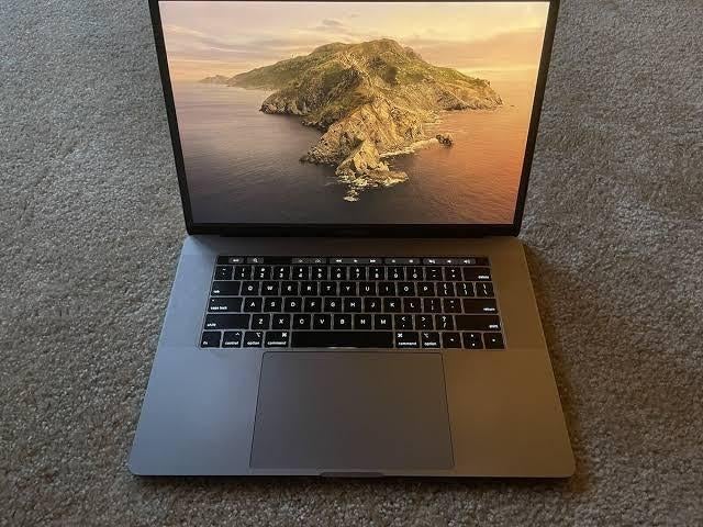 MacBook Pro 15" 2018 met GPU, I7 16GB RAM, 256GB opslag, MacBook Pro, Gebruikt, 256 GB, 2 tot 3 Ghz