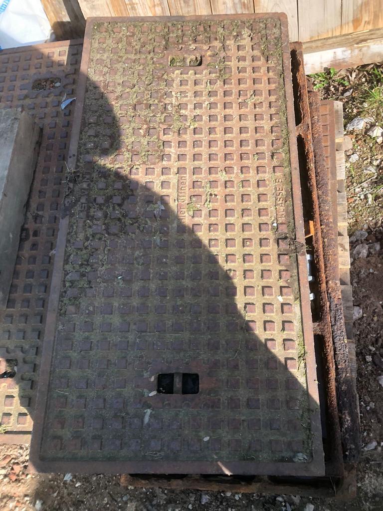 5 gebruikte putdeksels 515x1075x65, Ophalen, Gebruikt