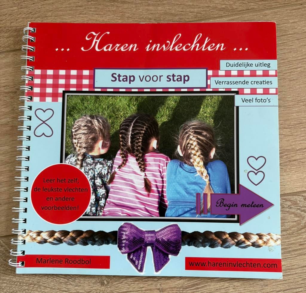 Boekje “Haren invlechten”, Ophalen of Verzenden, Zo goed als nieuw