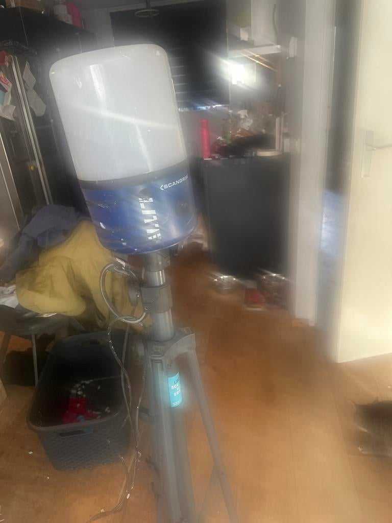 Scangrip Lite werklamp met statief, Doe-het-zelf en Verbouw, Bouwverlichting, Gebruikt, Minder dan 50 watt, Met statief, Ophalen of Verzenden