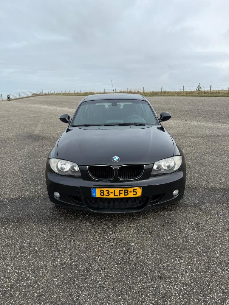 BMW 1-serie 118i 2.0 (2010) – M-Pakket, Auto's, BMW, 1-Serie, Achterwielaandrijving, 1995 cc, Zwart