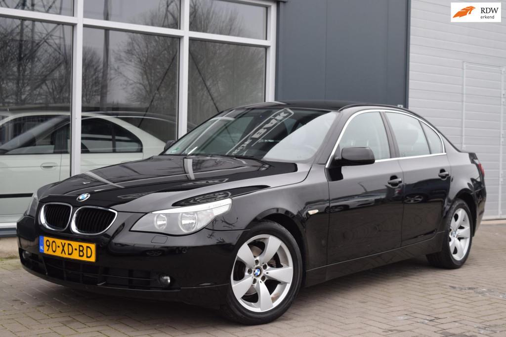 BMW 5-serie 525i | Airco | Cruise | APK 11-2026 !, Zwart, Zwart, 11 km/l, Bedrijf