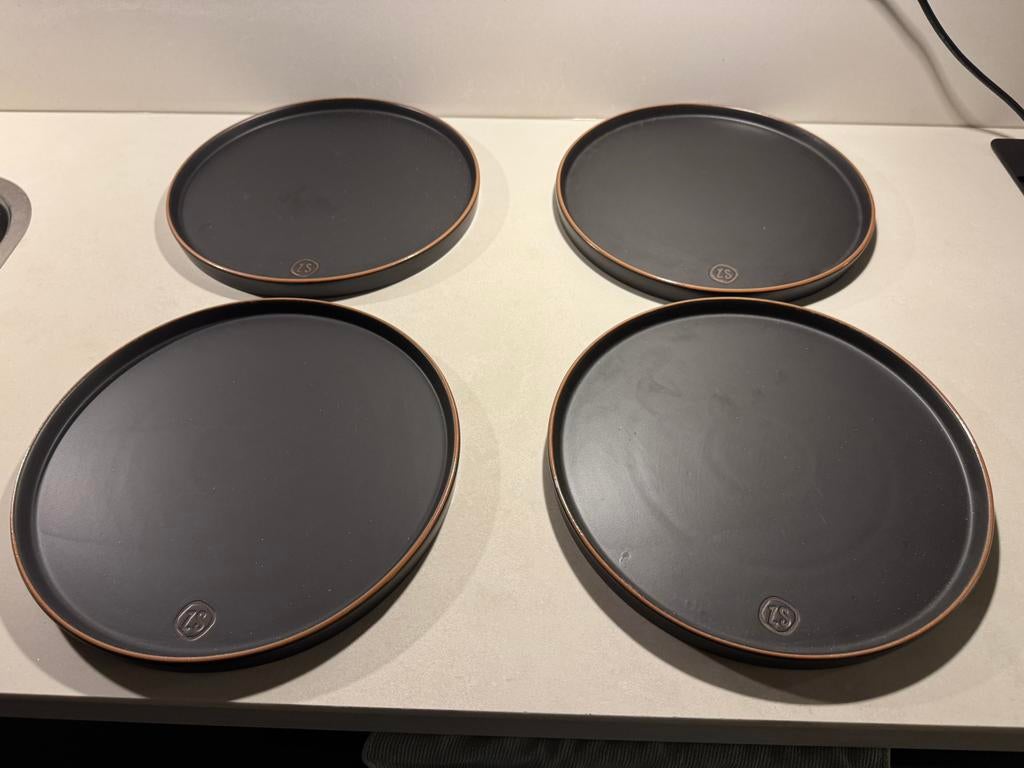 Borden Zusss 28cm, Ophalen, Zo goed als nieuw, Overige stijlen, Bord(en)