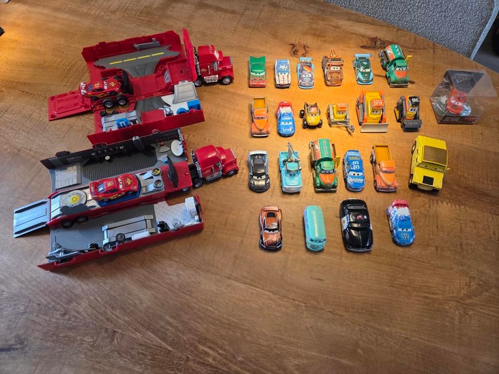 Cars autootjes plus 2 vrachtwagens., Kinderen en Baby's, Speelgoed | Speelgoedvoertuigen, Ophalen, Zo goed als nieuw