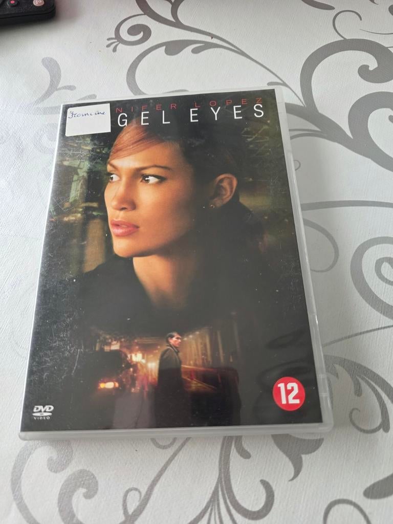 Angel eyes, Vanaf 16 jaar, Ophalen of Verzenden, Gebruikt, Actiethriller