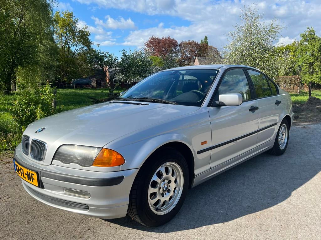 BMW 318i Automaat / UNIEK EXEMPLAAR / YOUNGTIMER, Auto's, BMW, Particulier, 3-Serie, Airconditioning, Boordcomputer, Centrale vergrendeling