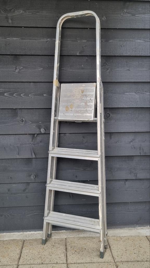 T-k 4 treden Keukentrap Huishoudtrap lichtgewicht aluminium, Doe-het-zelf en Verbouw, Ladders en Trappen, Ophalen, Trap