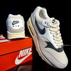 Nike Air Max 1 Greyscale - 44, Overige kleuren, Nike, Nieuw, Ophalen of Verzenden