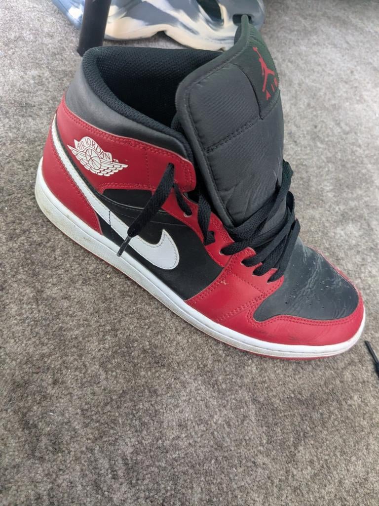 Nike Air Jordan 1 Mid Rood/Zwart, Ophalen of Verzenden, Gedragen