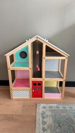 Houten poppenhuis met meubels en gezin, Ophalen, Zo goed als nieuw, Poppenhuis