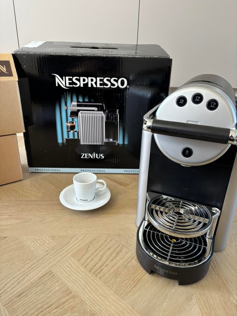 Nespresso Zenius incl 12 delig espresso kopjes set, Witgoed en Apparatuur, Ophalen, Zo goed als nieuw, Espresso apparaat