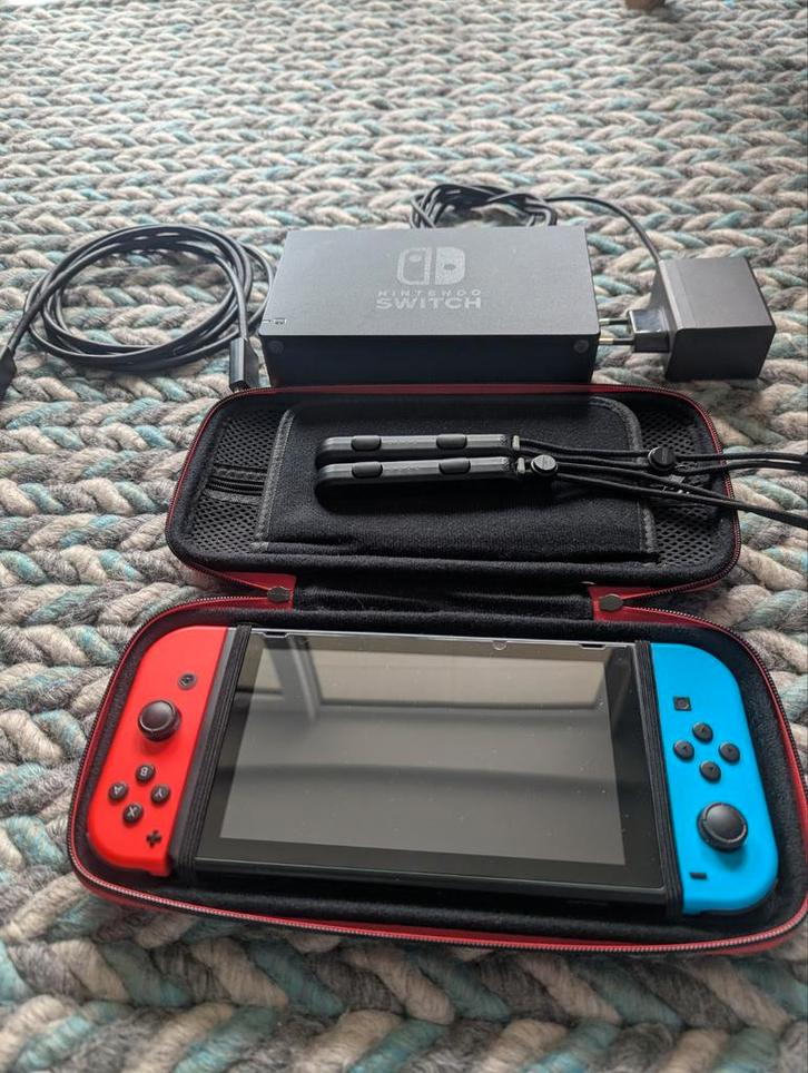 Nintendo Switch (v2) + Dock + Case, Spelcomputers en Games, Spelcomputers | Nintendo Switch, Gebruikt, Switch 2019 Upgrade, Met 2 controllers