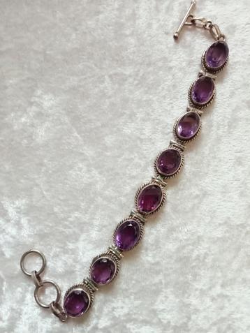   Prachtige Zilveren Armband met 8 Heldere Amethisten  beschikbaar voor biedingen