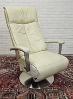 Prominent lederen sta op stoel rond chromen voet, Electrisch, Gebruikt, Prominent, 75 tot 100 cm, Metaal