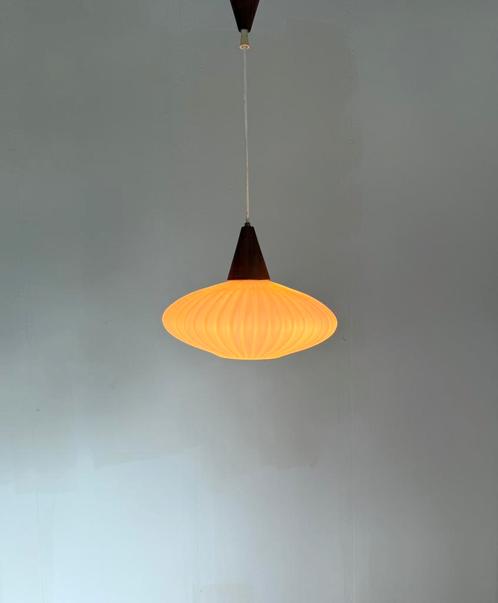 Vintage Deense hanglamp, Teak & melkglas ‘60, Huis en Inrichting, Lampen | Hanglampen, Zo goed als nieuw, 50 tot 75 cm, Glas, Hout