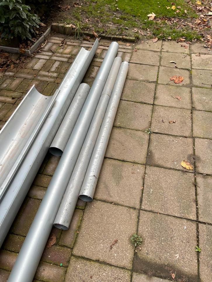 Zinken Dakgoot & Afvoerbuizen + Hulpstukken, Doe-het-zelf en Verbouw, Dakpannen en Dakbedekking, Zo goed als nieuw, Zwart, Minder dan 5 m²