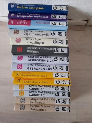 14 groot letter boeken. beschikbaar voor biedingen