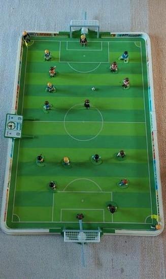 playmobil set voetbalveld met spelers beschikbaar voor biedingen