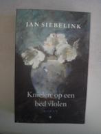 Jan Siebelink - Knielen op een bed violen, Boeken, Gelezen, Jan Siebelink, Ophalen of Verzenden, Nederland